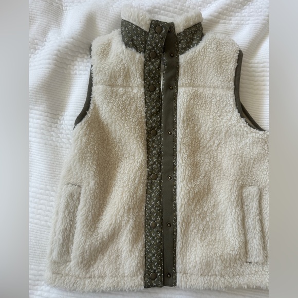 (Re)sourced Faux-Shearling Vest in Colorblock - Picture 3 of 10